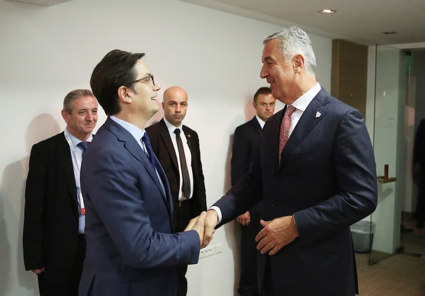 Predsjednik Đukanović se tokom SEECP samita sastao sa predsjednikom Sjeverne Makedonije Pendarovskim