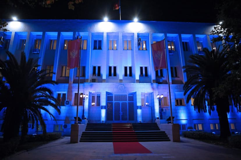 Crna Gora se pridružila pozivu UNICEF-a da Obojimo svijet u plavo (Turn the world blue) i podržimo dječja prava