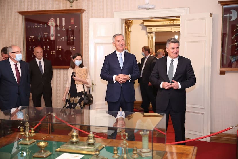 Predsjednici Đukanović i Milanović posjetili muzej kralja Nikole na Cetinju