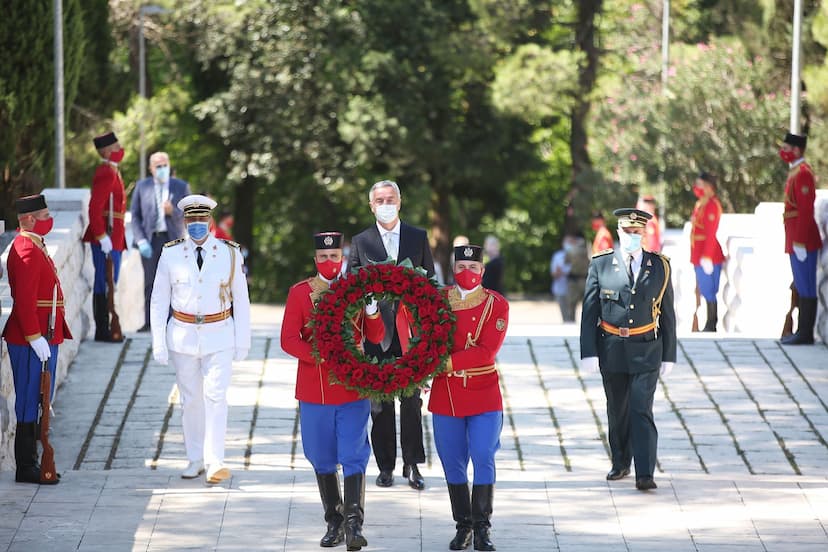 Predsjednik Đukanović položio vijenac na spomenik Partizanu borcu na Gorici povodom 13. jula - Dana državnosti Crne Gore