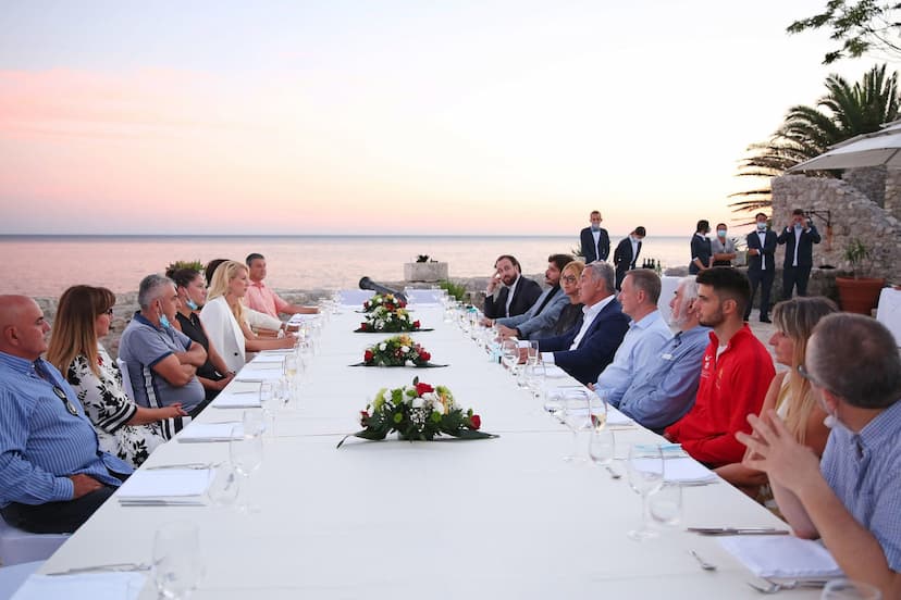Predsjednik Đukanović se tokom posjete Budvi sreo sa uglednim Budvanima