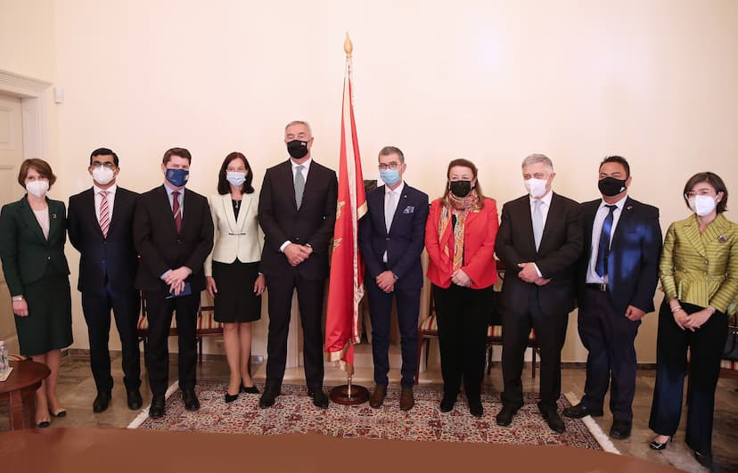 Predsjednik Đukanović po dolasku u Budimpeštu sastao se sa ambasadorima i diplomatskim predstavnicima osam zemalja koji nerezidentno pokrivaju Crnu Goru iz Mađarske