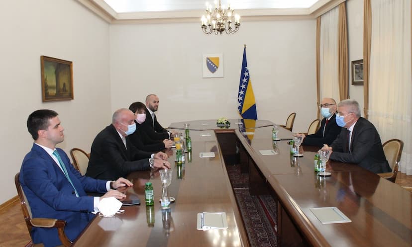 Delegaciju kabineta predsjednika Crne Gore primio je u Sarajevu član Predsjedništva Bosne i Hercegovine Šefik Džeferović