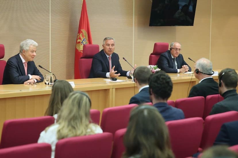Predsjednik Crne Gore Milo Đukanović sastao se sa grupom studenata evropskog koledža iz Natolina