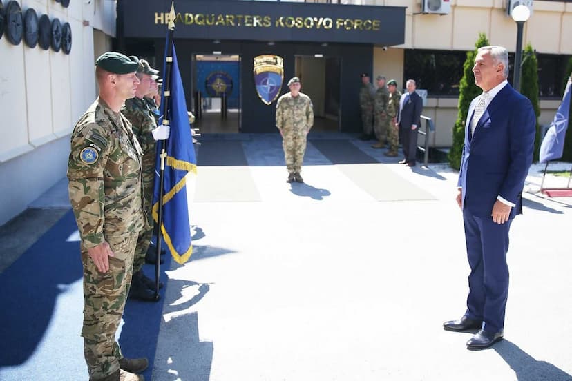 Predsjednik Crne Gore Milo Đukanović posjetio bazu KFOR-a