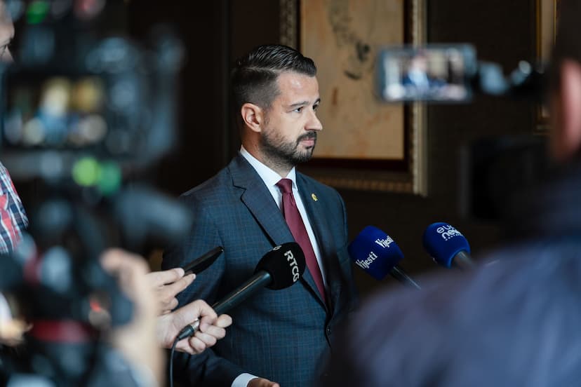 MILATOVIĆ:  PRIJE ODLUKE O RASPISIVANJU IZBORA RAZGOVARAĆU SA SVIM PARLAMENTARNIM PARTIJAMA
