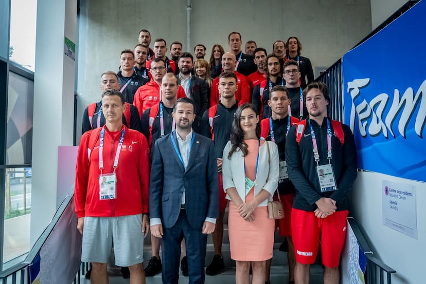 Predsjednik Milatović u posjeti našim sportistima u Olimpijskom selu: Crna Gora je jedan tim- vi ste naši veliki pobjednici!