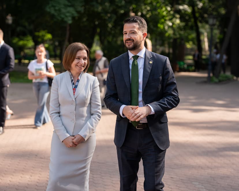 Predsjednik Crne Gore Jakov Milatović doputovao je u Kišinjev, gdje se sastao sa predsjednicom Moldavije Majom Sandu, uoči Samita Jugoistočna Evropa - Ukrajina, koji će se održati u Odesi. 