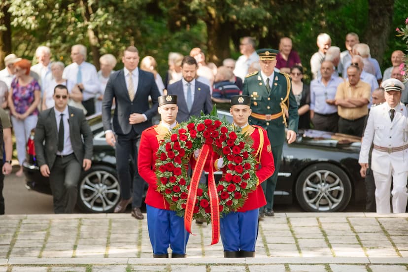 Predsjednik Milatović položio vijenac na spomenik Partizanu borcu na Gorici povodom 13. jula - Dana državnosti Crne Gore