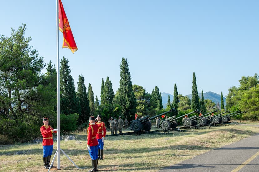 Po naredbi predsjednika Milatovića izvršena počasna artiljerijska paljba povodom 13. jula – Dana državnosti