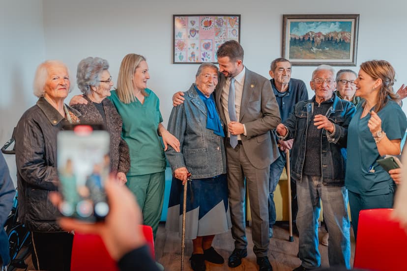 Predsjednik Milatović u Domu starih „Podgorica“: Starost mora biti sigurna i dostojanstvena