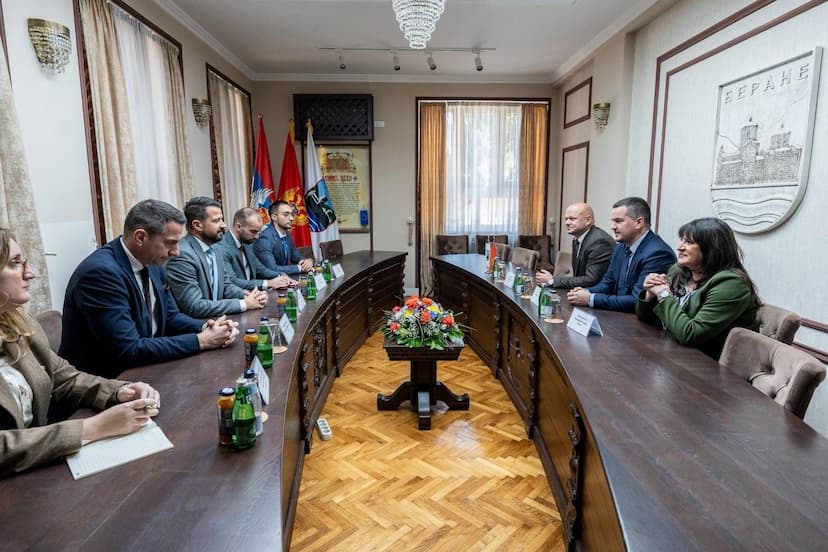 MILATOVIĆ SA RUKOVODSTVOM OPŠTINE BERANE: RAZVOJ SJEVERA MORA SE VIDJETI KROZ INVESTICIJE, RADNA MJESTA I BOLJI ŽIVOT GRAĐANA
