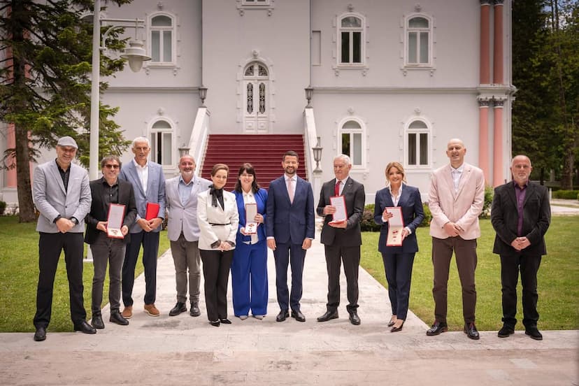 Dvadeset godina obnove nezavisnosti: Milatović uručio državna odlikovanja