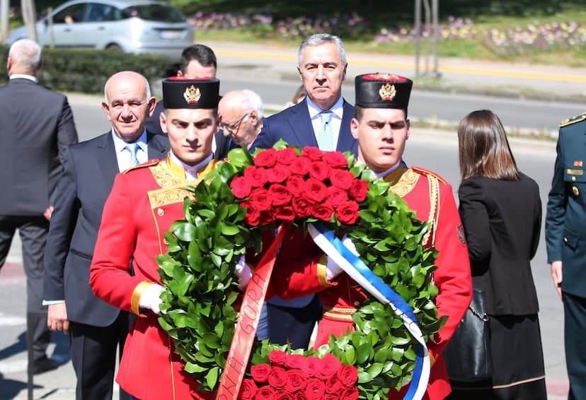 Predsjednik Đukanović i ambasador Grčke Partsos položili vijenac na spomenik Vasu Brajoviću 