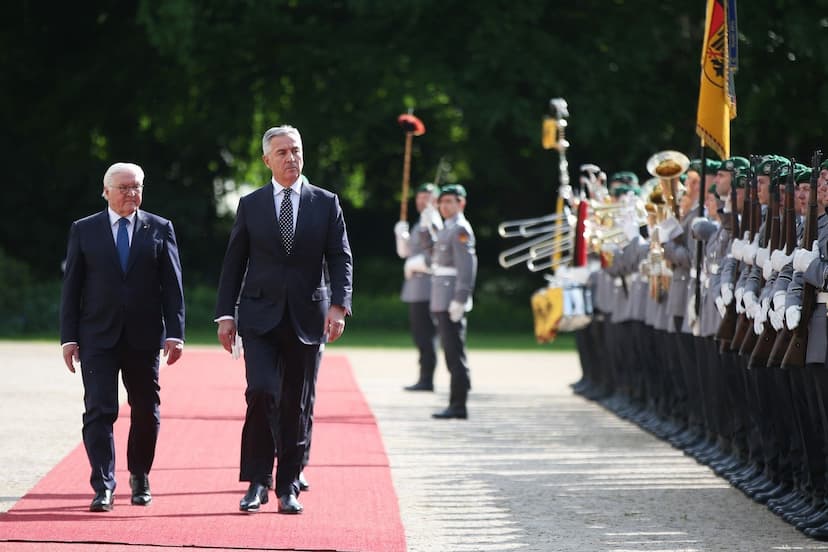 Predsjednik Crne Gore Milo Đukanović dočekan je u dvorcu Belvi u Berlinu uz najviše počasti