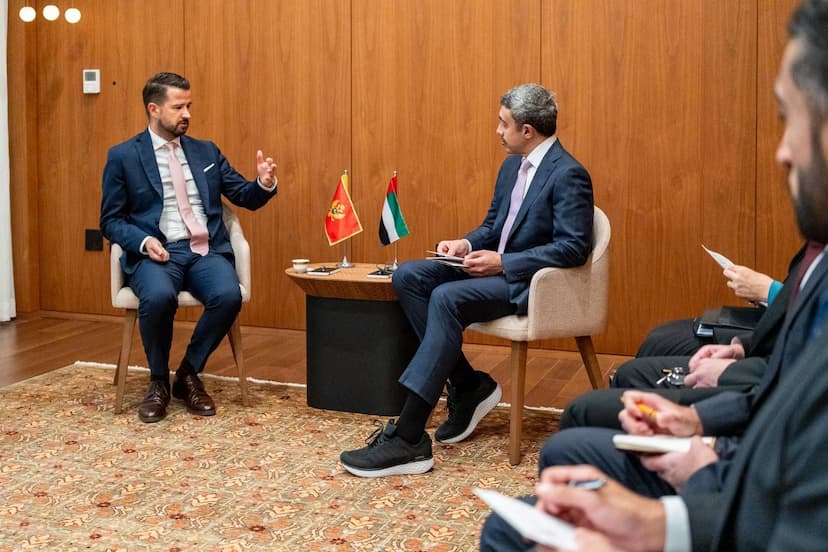 Predsjednik Crne Gore Jakov Milatović sa vicepremijerom i ministrom vanjskih poslova Ujedinjenih Arapskih Emirata  šeikom Abdulah bin Zajed Al Nahjanom