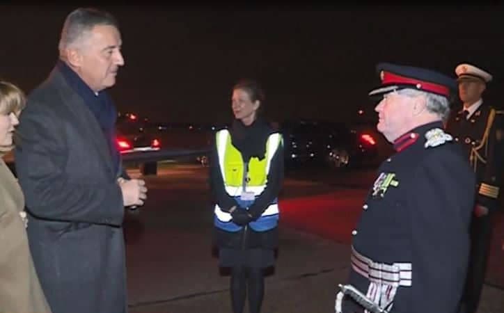 Izaslanik kraljice Elizabete dočekao predsjednika Đukanovića na aerodromu Biggin Hill