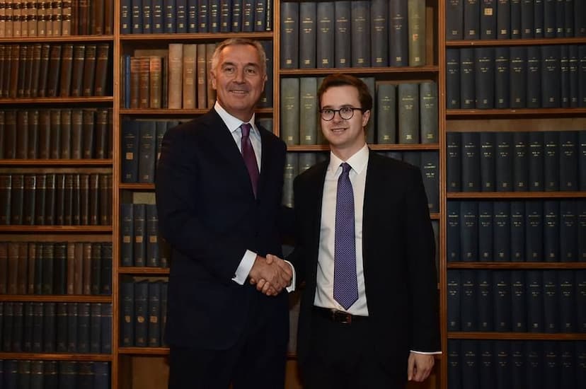 Dolazak predsjednika Đukanovića u zgradu Oksfordske unije