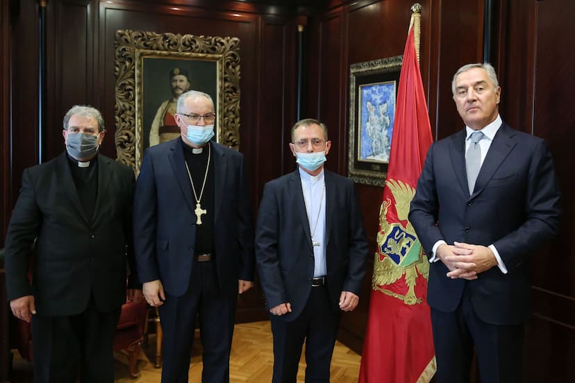 Predsjednik Đukanović primio nadbiskupa barskog i apostolskog upravitelja kotorske biskupije monsinjora Roka Đonlješaja i novoimenovanog buskupa kotorskog monsinjora Ivana Štironju