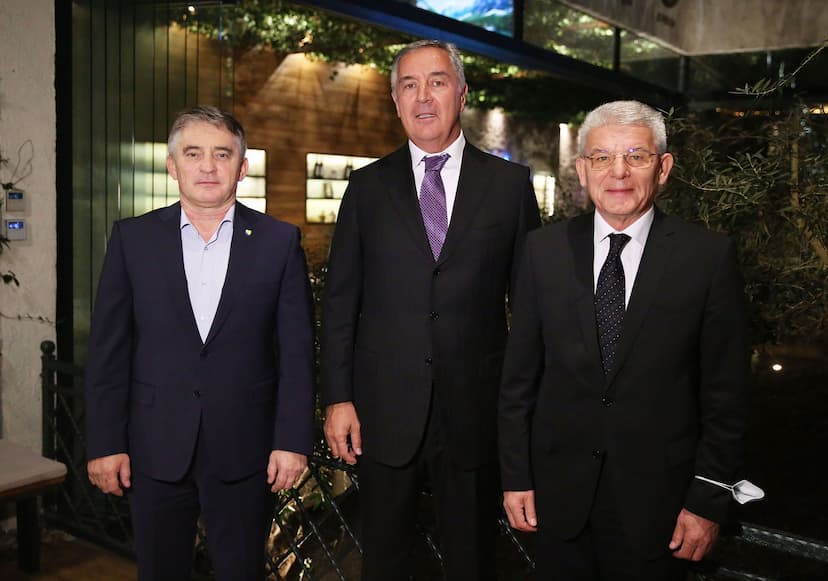 Predsjednik Đukanović na radnoj večeri sa predsjedavajućim Predsjedništva BiH Željkom Komšićem i članom Predsjedništva BiH Šefikom Džaferovićem