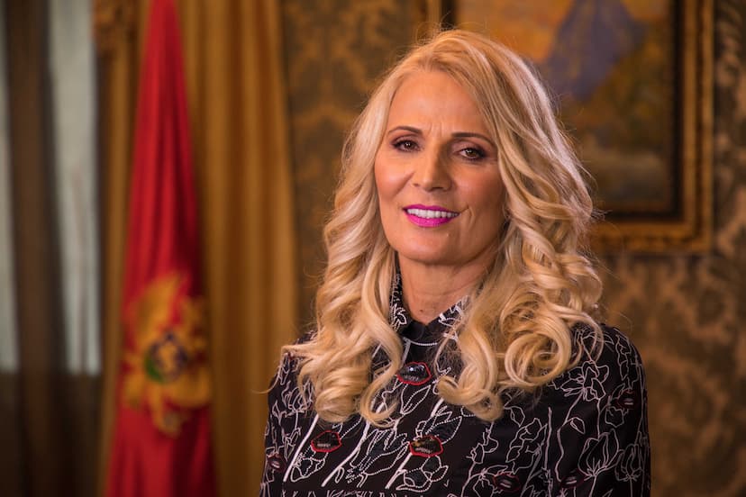 Prva dama Crne Gore Lidija Đukanović uputila poklon pakete Dječijem domu „Mladost“ – Bijela