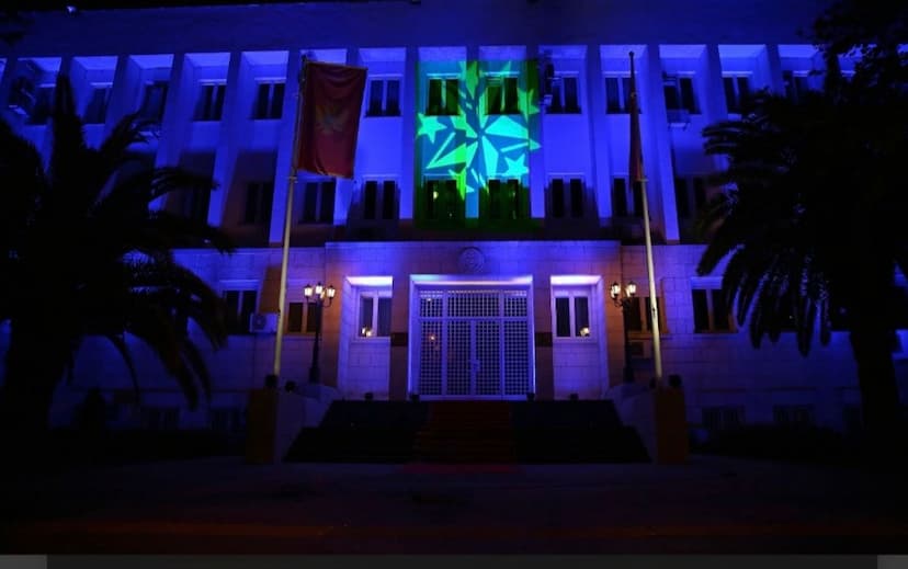 Zgrada Predsjednika Crne Gore osvijetljena bojama zastave EU povodom 9. maja - Dana Evrope