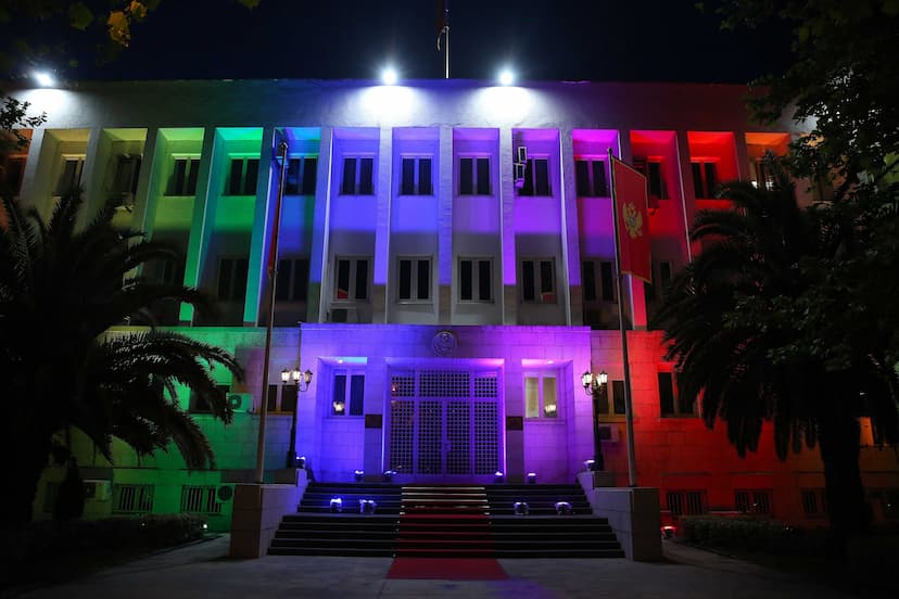 Zgrada Predsjednika Crne Gore u duginim bojama