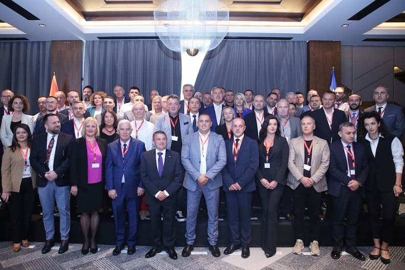 Predsjednik Crne Gore Milo Đukanović u nastavku drugog dana posjete Republici Kosovo bio gost na biznis forumu