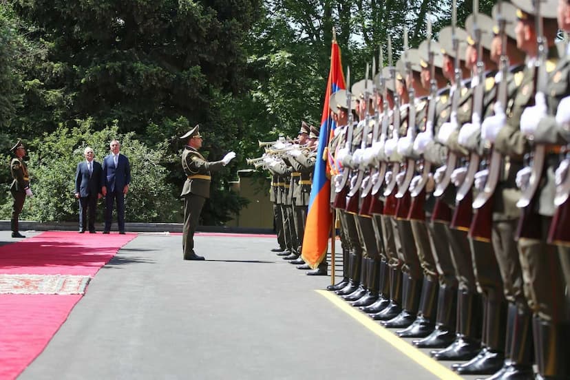Predsjednika Đukanovića uz najviše vojne i državne počasti dočekao predsjednik Jermenije Vahagn Khachaturyan