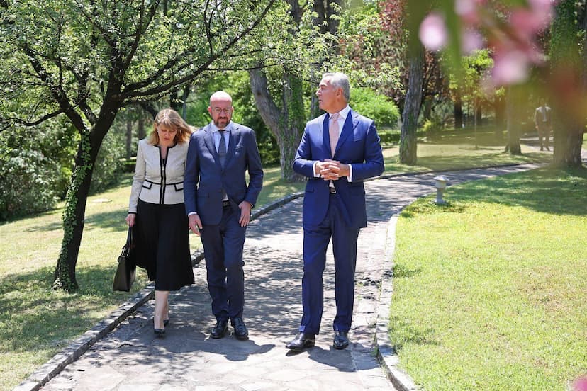 Predsjednik Đukanović i predsjednik ES Šarl Mišel prošetali su parkom ispred Vile Gorica