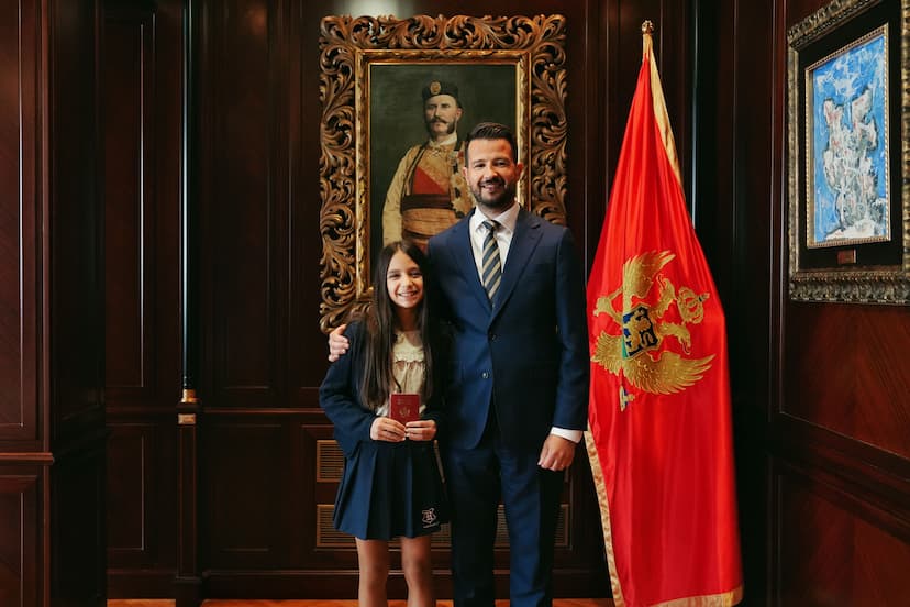 Crna Gora priznaje šampione: Predsjednik Milatović uručio pasoš Lani Boljević
