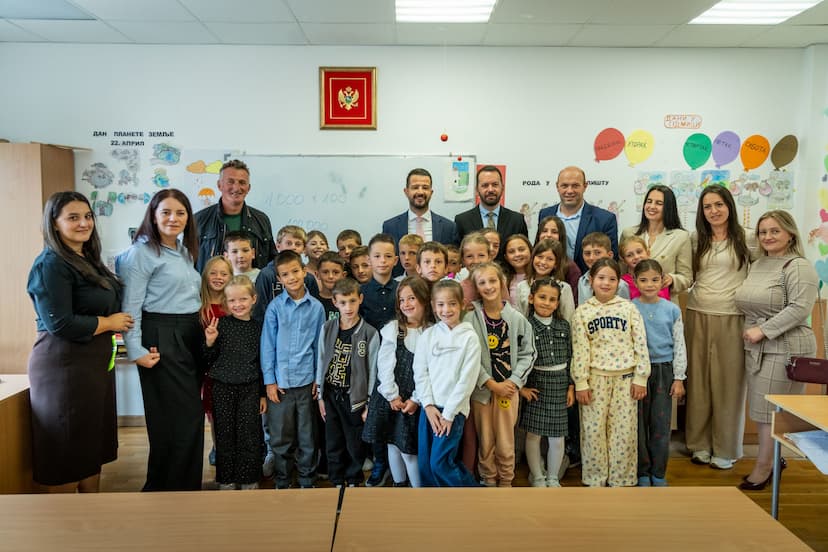 MILATOVIĆ U POSJETI ŠKOLAMA U PLAVU: ZNANJE I RAD MORAJU BITI MJERILO USPJEHA