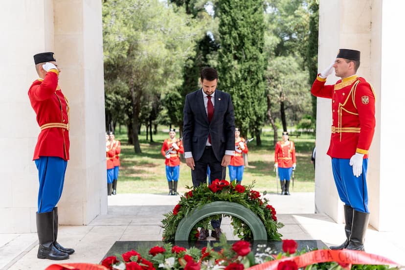 Predsjednik Crne Gore Jakov Milatović položio je vijenac na spomenik Partizanu borcu na Gorici povodom 9. maja Dana pobjede nad fašizmom.