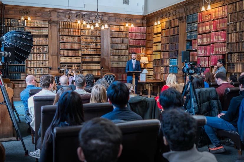 Od Guliverovih putovanja do Brisela: Milatović na Oxfordu govorio o snazi malih država